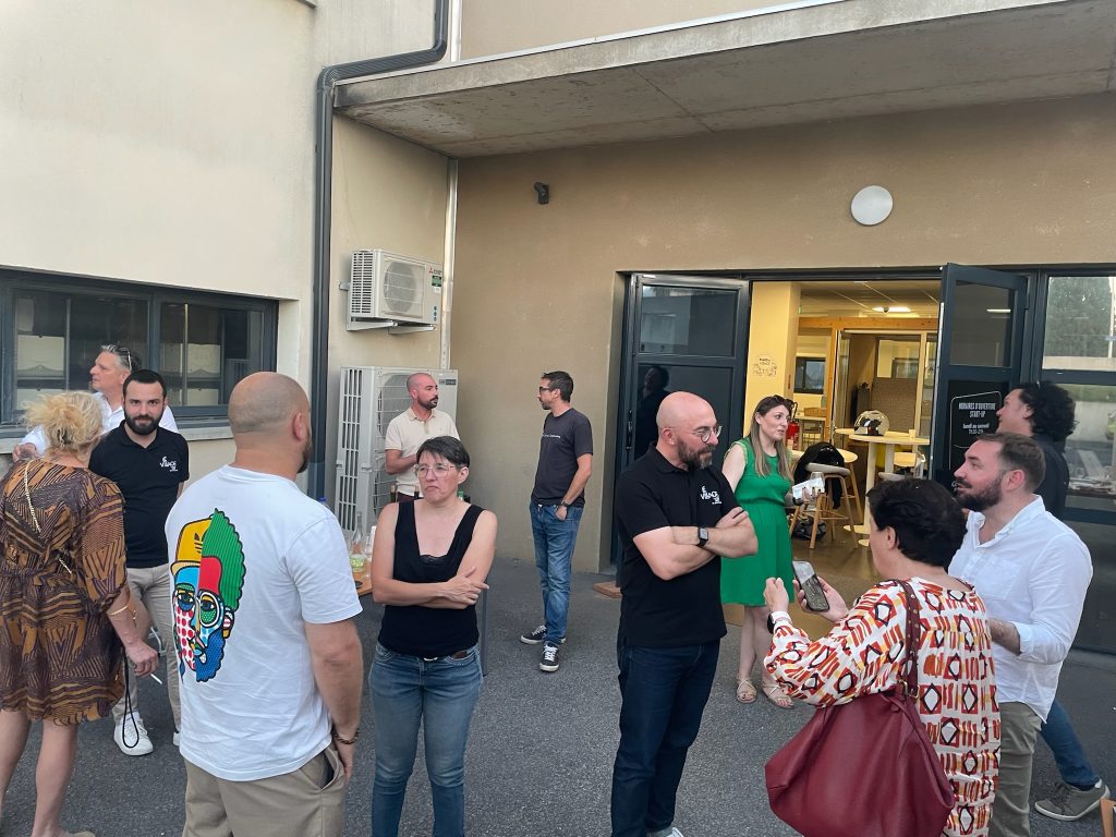 Les OFF du Village by CA afterwork pour les professionel conférence et réseau entreprise PME, ETI, grands groupes